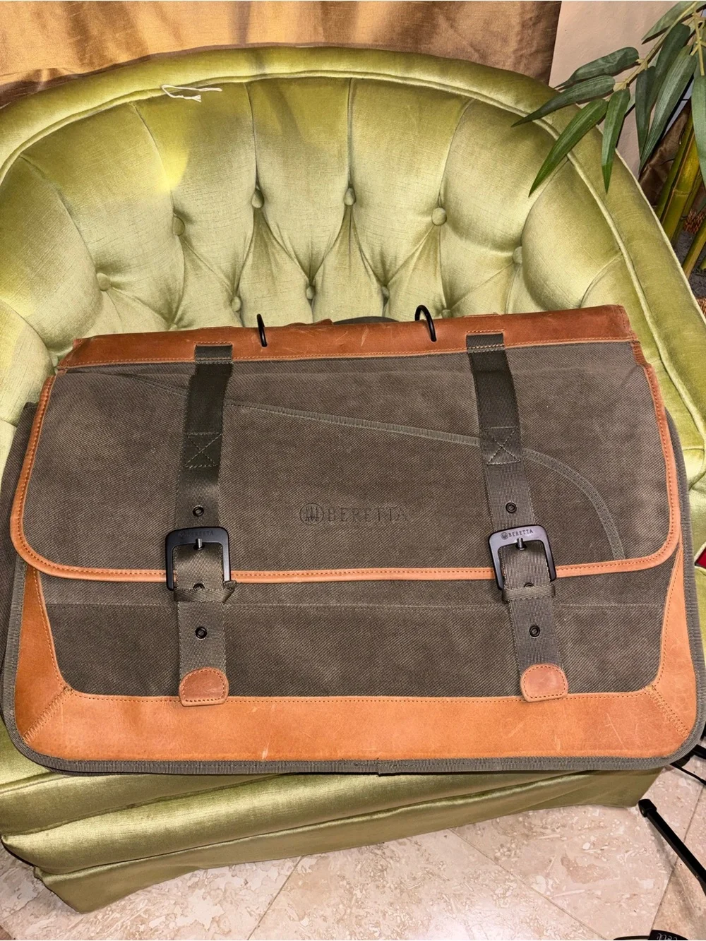 Beretta XLarge Travel Shoulder Bag Tan Velveteen & Leather Trim 25”X18”X10”